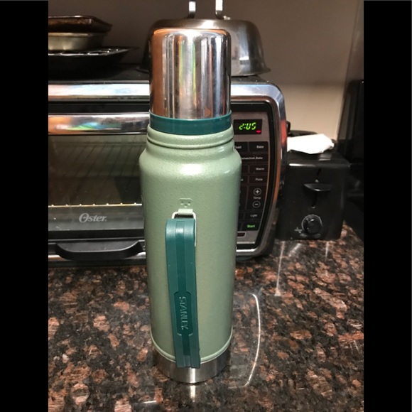 NWOT Stanley Classic Vacuum Insulated Thermos - Picture 3 of 9